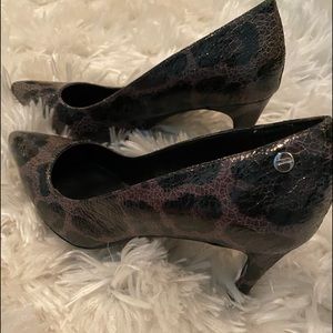 Leopard heels never worn sz 7